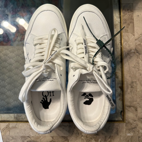 *SOLD* NEW Authentic Off-White Low Vulcanized Leather Sneakers - Picture 3 of 9